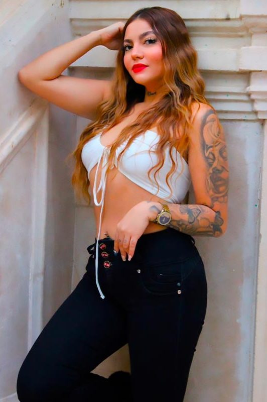 jovencita tatuada escort en alicante